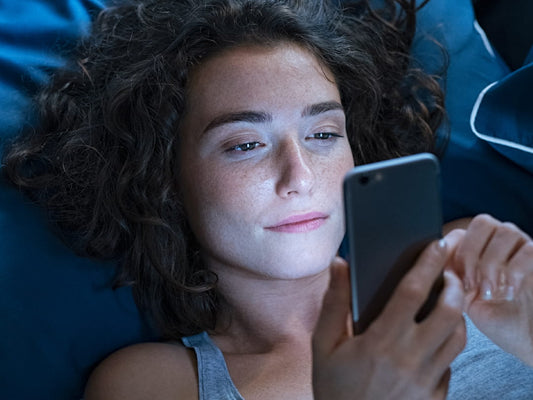 Does blue light make hyperpigmentation worse in winter?